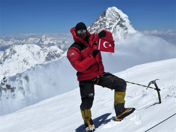 Tunç Fındık, Dünyanın En Yüksek 14 Zirvesine Tırmanmayı Başaran İlk Türk Oldu