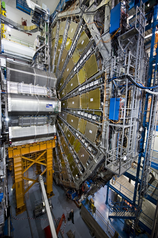 CERN&#039;deki Deneylerde Parçacıkların Işık Hızına Yaklaştığını Nasıl Biliyor?
