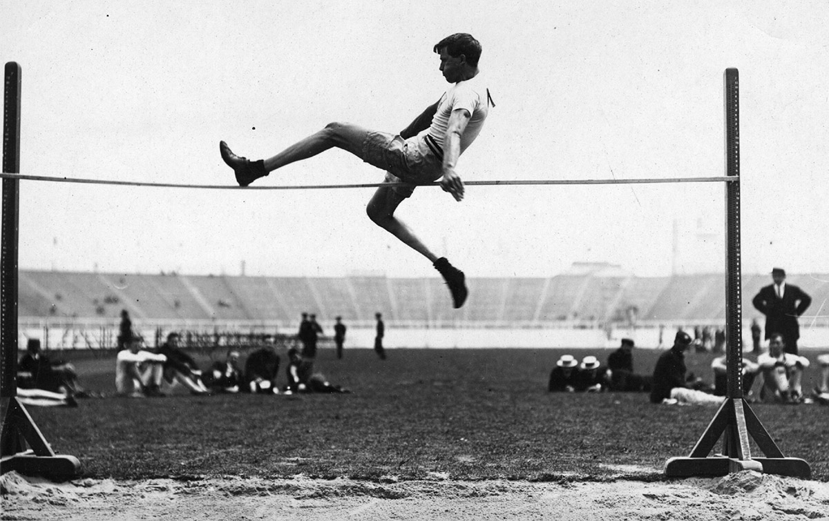 1908 Londra Olimpiyatları’nda altın madalya kazanan Ray Ewry’nin atlama stili