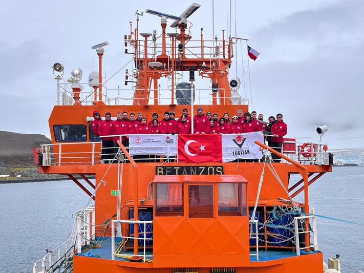 9. Ulusal Antarktika Bilim Seferi ekibi