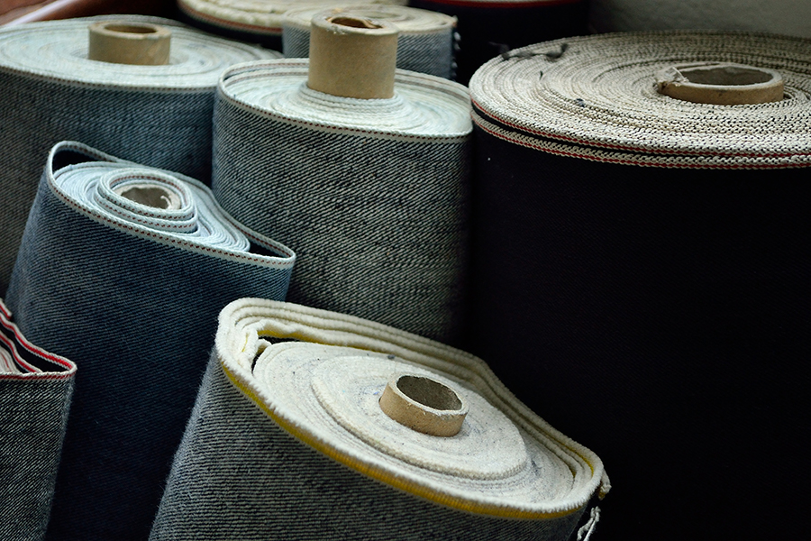 Kot pantolonun üretiminde kullanılan denim kumaşlar
