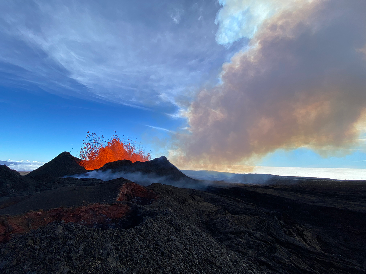 MaunaL Loa Yanardağı'ndaki Lav Akışı