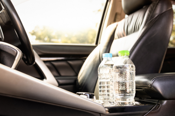 Arabada Unutulmuş Plastik Şişeden Su İçilir mi?