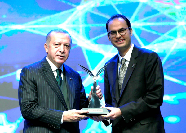 Dr. Sedat Nizamoğlu&#039;yla Işıkla Çalışan İmplantlar Üzerine Söyleşi