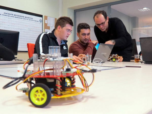 Eskişehir&#039;de Robot Bilim Eğitimleri Başladı