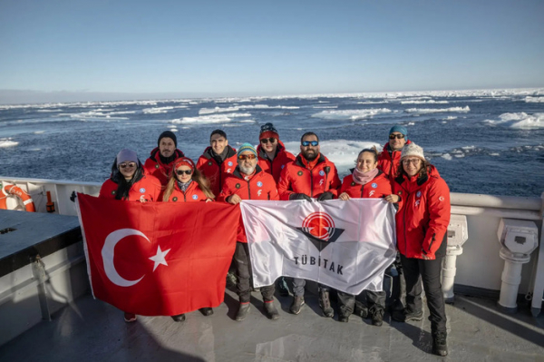 Ulusal Artik Bilimsel Araştırma Seferi Ekibi Kuzey Kutbu’ndaki Deniz Buzu Hattına Ulaştı