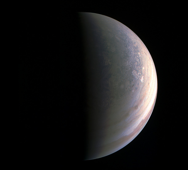 Juno’dan Jüpiter’in Kutuplarına İlk Kez Yakından Bakış