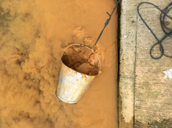 Sanatçılar Kömür Madeni Atık Suyundan Sarı Boya Pigmenti Elde Etti