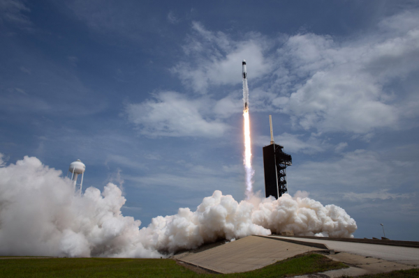 SpaceX, Astronotları Uluslararası Uzay İstasyonu'na Taşıdı