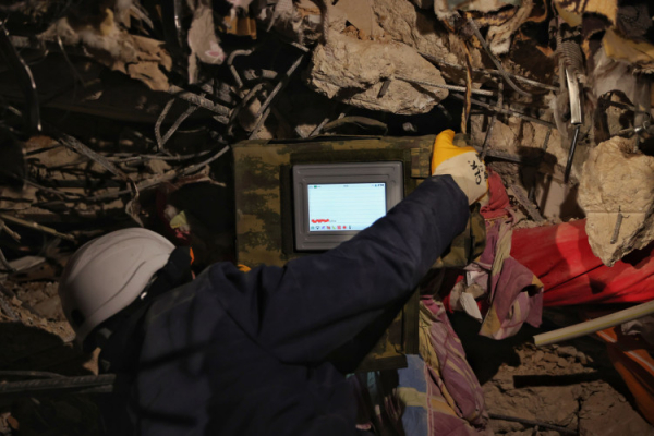 Depremde 50'den Fazla Kişinin Hayatını Kurtaran Teknoloji: STM Duvar Arkası Radar